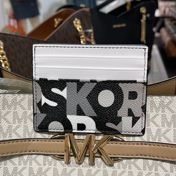 MICHAEL KORS MENS
Cooper Graphic Logo Tall Card Case
36S3LCOD2U
Black Multi NWT - Picture 11 of 16